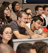 Безработицата сред висшистите пада под 3%