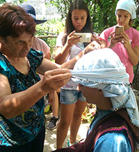Деца участват във фолклорни експедиции