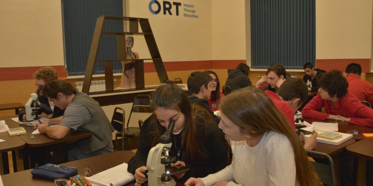 С равен достъп до езици и технологии