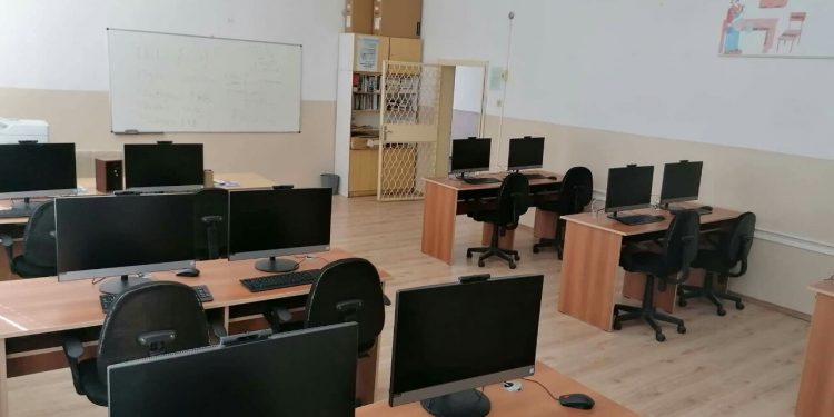 Между празници, делници и извънредно положение