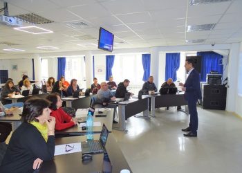 Учителите също ходят на училище