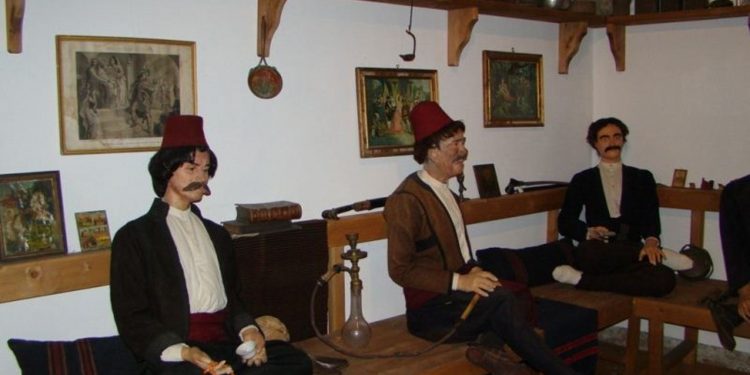 От „Къщата с куклите“ до жълтите павета