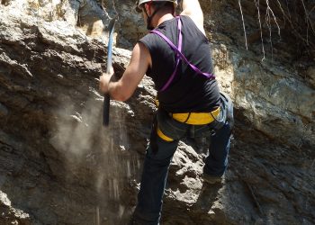 Джурасик парк край Трън