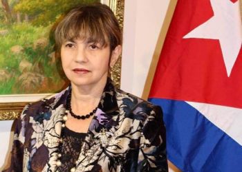 Нейно Превъзходителство Каридад Ямира Куето Милиан – извънреден  и пълномощен посланик на Република Куба у нас, пред вестник „Аз-буки“: Приятелството между Куба и България е искрено и дългогодишно