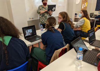 Чужд език се учи по-лесно с повече дисциплини