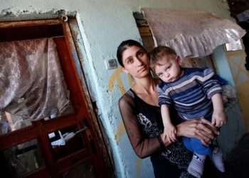 Едно от всеки три деца в България живее в риск от бедност или социално изключване