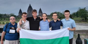 Четири от четири  по информатика