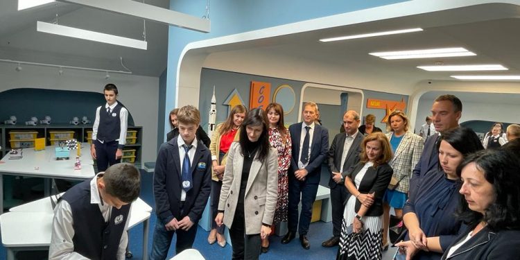 STEM център за космически изследвания в бургаско школо