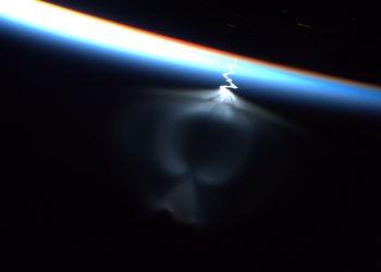 Астронавт засне „космически ангел“