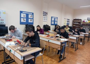 Да посрещнем бъдещето знаещи и уверени