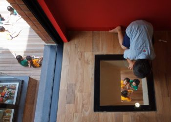 В детските градини в Япония – боси деца и катерушки до тавана