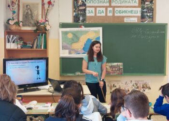 Дигитална раница за ученици зад граница