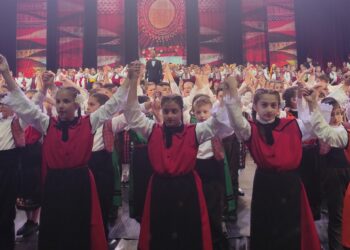 Танцьорите от 140. СУ и магията на фолклора