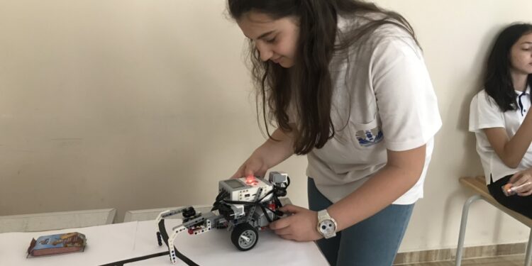 Класната стая става лаборатория