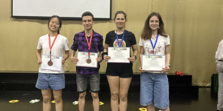 Два медала и две почетни грамоти  от Балканската олимпиада по физика