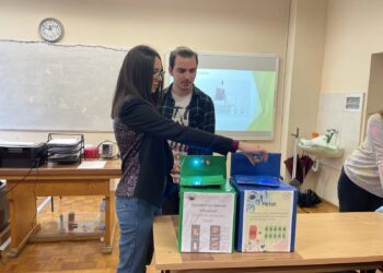 Ученици създават умен кош