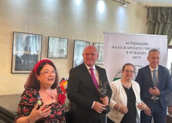 Приз „Пробуда“ за учители зад граница