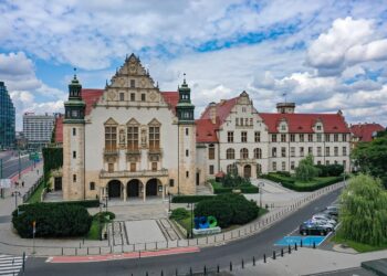 МОН търси преподаватели по български език за  7 чужди висши училища