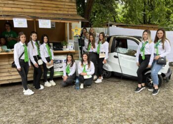 В конкуренция  със столичните училища