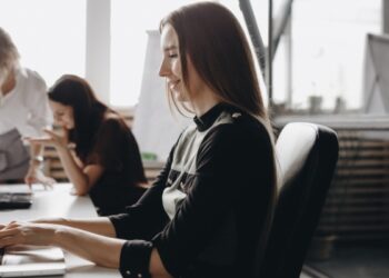 Жените учат повече