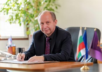 Проф. Димитър Димитров, ректор на Великотърновския университет „Св. св. Кирил и Методий“: Традициите и иновациите вървят ръка за ръка