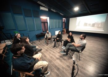 С Кавказ в далечината