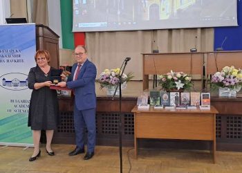 Признание за Института за литература