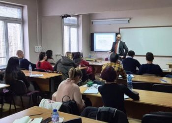 МОН иска 10% ръст на заплатите в университетите за догодина