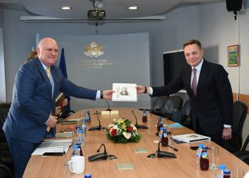 Казахстан с интерес да обучава ИТ специалисти у нас