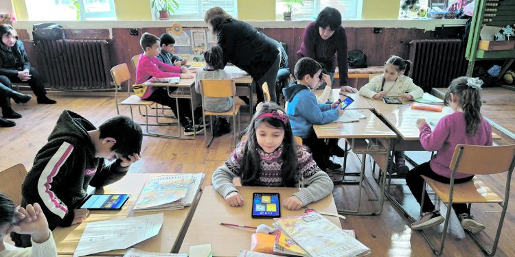 Емотиконът няма да победи словото