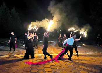 Ние се харесваме, харесваме и теб