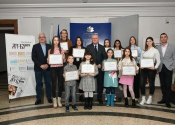 Министър Галин Цоков връчи грамота на победителите от Националния фотоконкурс на „Аз-буки“