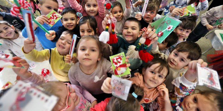 Снимка на броя: В очакване на Баба Марта