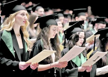 Рекорден брой възпитаници на Медицинския университет в София остават в България