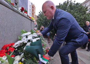 България почита Апостола