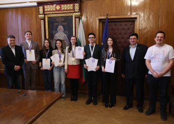 Отличиха българския отбор от Международния турнир на младите математици