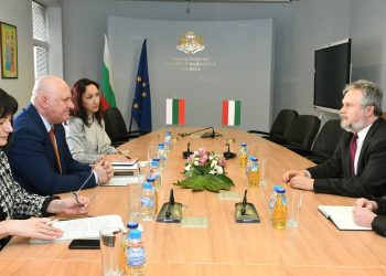 Ученици и родители изследват делото на Кирил и Методий в Унгария по програма на МОН