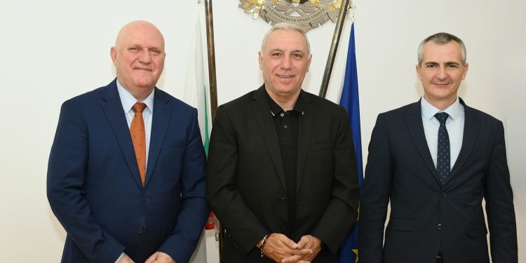 Изграждат спортни площадки в над 370 училища