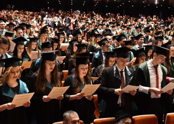 Рекорден брой възпитаници на Медицинския университет в София от випуск 2023 ще останат в България