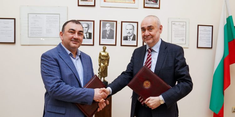 ВУЗФ и МУ – Плевен, обучават заедно магистри