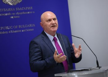 Безплатното висше – заедно с по-високи стипендии и заплати