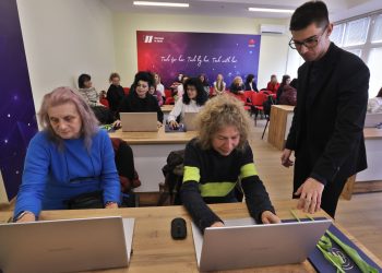 Висшето училище по телекомуникации и пощи с инициатива за повишаване дигиталните умения на жените