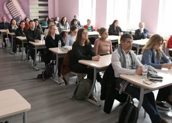 Експерти от ОИСР посетиха Софийската математическа гимназия