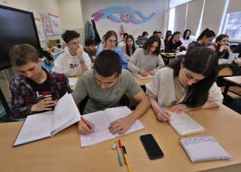 Целта е една, методите за постигането ѝ – различни: Националната природо-математическа гимназия ще има нова сграда