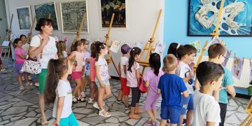 Кюстендилска ученичка с първа самостоятелна изложба