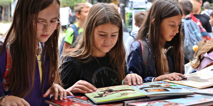 Снимка на броя: „Алея на книгата“