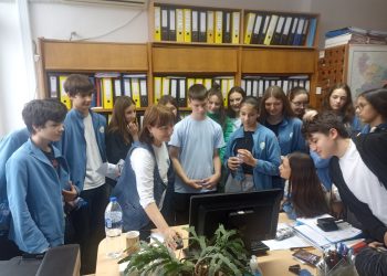 Училищен психолог от Аксаково насърчава децата да правят добрини