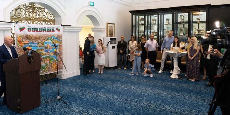 Министър Галин Цоков: Ще подкрепим разкриването на българско неделно училище в Сингапур