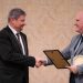 Министър Цоков отличи с почетна грамота Синдикат „Образование“ към КТ „Подкрепа“ по случай 35-годишината му
