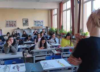 Талантлива дизайнерка се  завръща в любимото училище